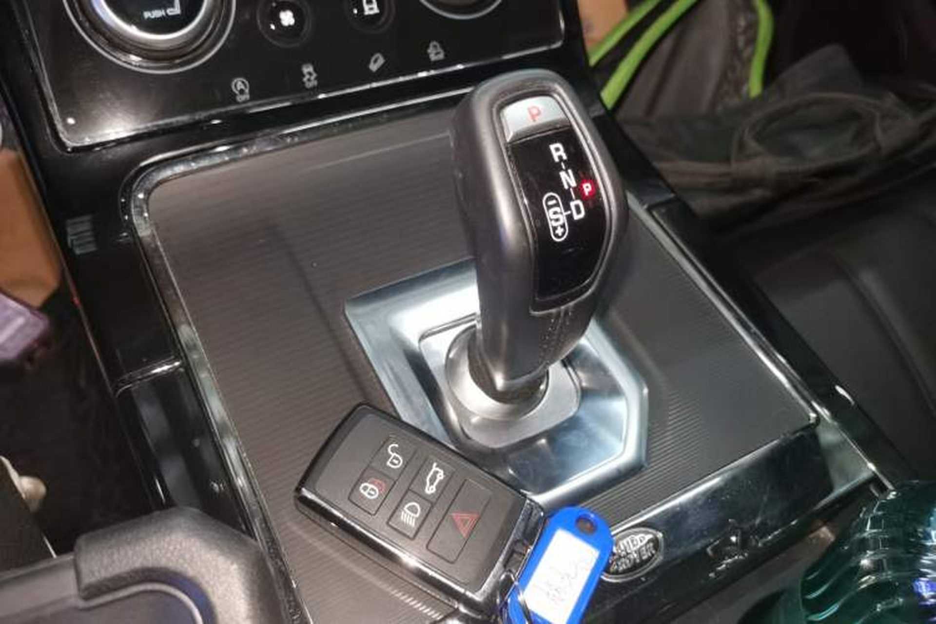 Used Land Rover Range Evoque 2020 249 PS R-DYNAMIC S Black Edition Sport Version Gear Lever