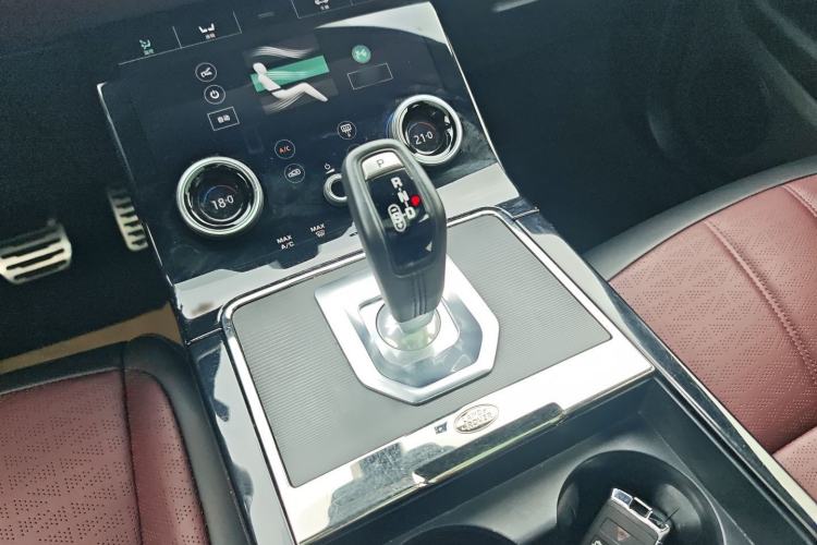 Used Land Rover Range Evoque 2020 249 PS R-DYNAMIC S Sport Edition Gear Lever