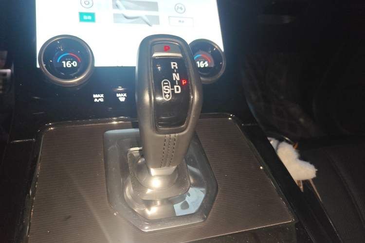 Used Land Rover Range Evoque 2020 249 PS R-DYNAMIC SE Sport Technology Edition Gear Lever