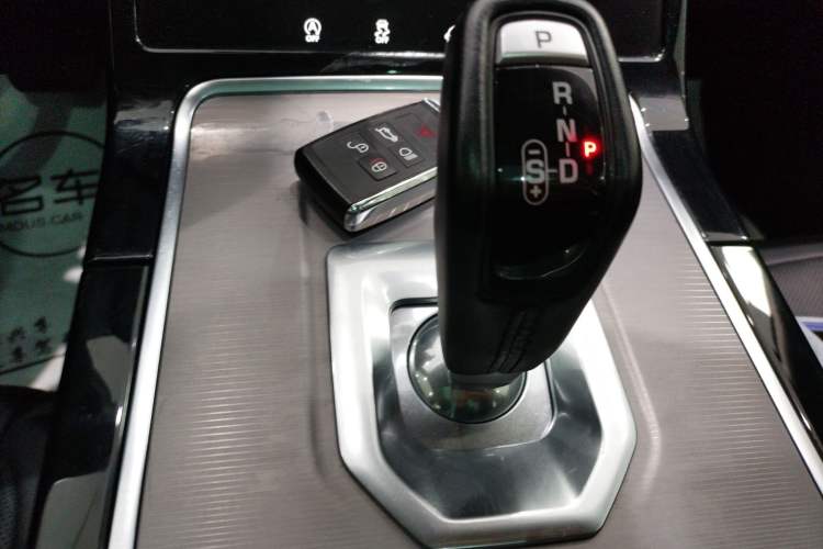 Used Land Rover Range Evoque 2020 249 PS Youth Edition Gear Lever