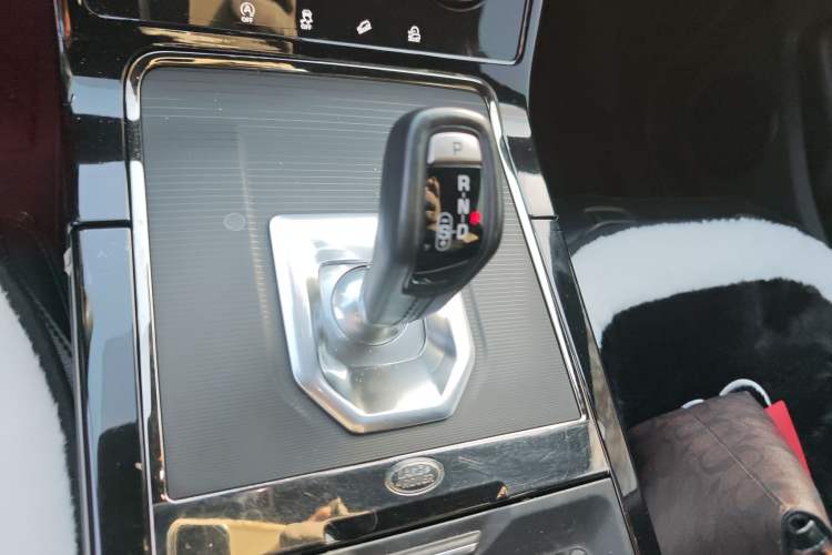 Used Land Rover Range Evoque 2020 249 PS R-DYNAMIC S Sport Edition Gear Lever