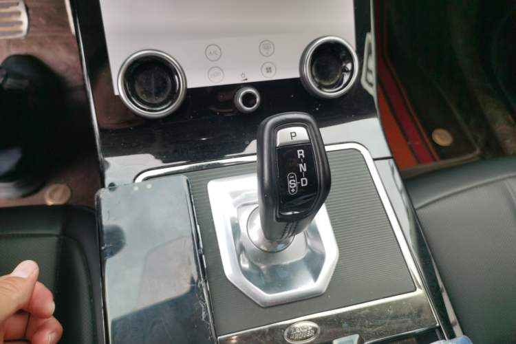 Used Land Rover Range Evoque 2020 249 PS R-DYNAMIC SE Sport Technology Edition Gear Lever