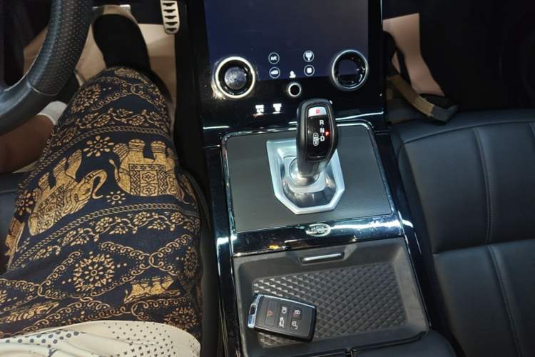 Used Land Rover Range Evoque 2020 249 PS R-DYNAMIC SE Sport Technology Edition Gear Lever