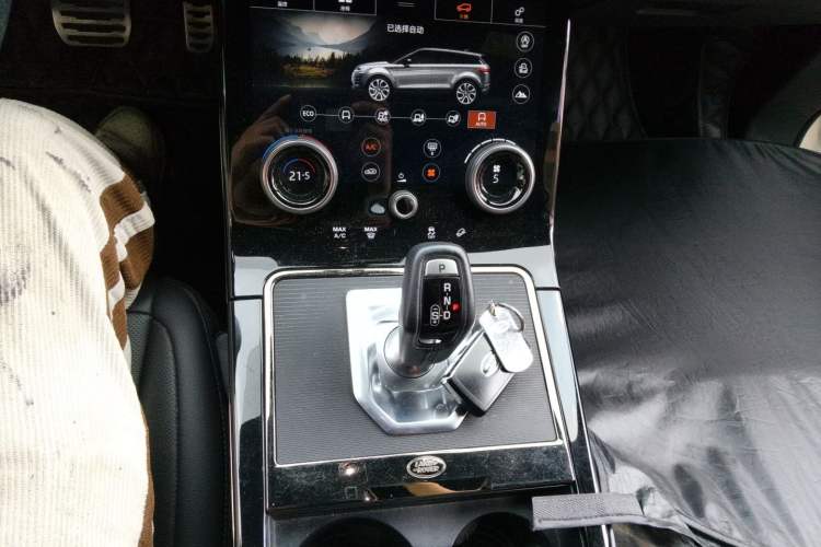 Used Land Rover Range Evoque 2020 249 PS R-DYNAMIC SE Sport Technology Edition Gear Lever