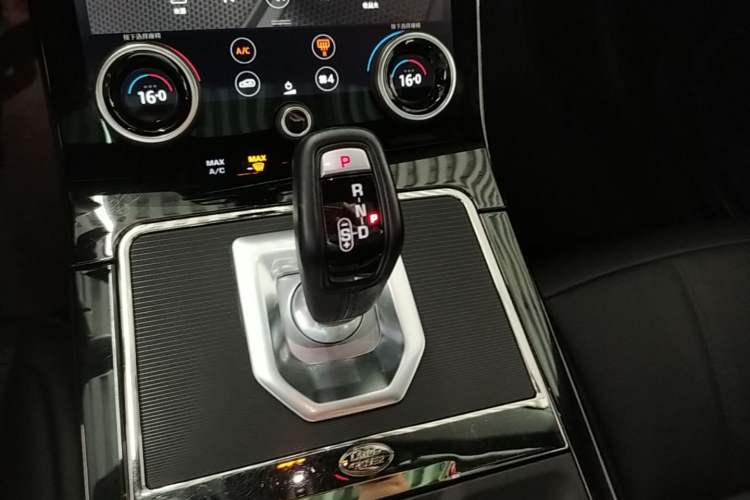 Used Land Rover Range Evoque 2020 249 PS R-DYNAMIC SE Sport Technology Edition Gear Lever