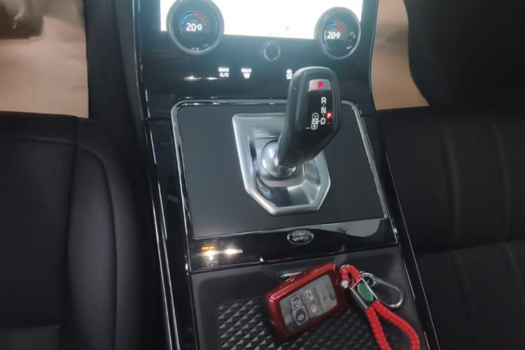Used Land Rover Range Evoque 2020 249 PS R-DYNAMIC S Blackened Sport Technology Edition Gear Lever