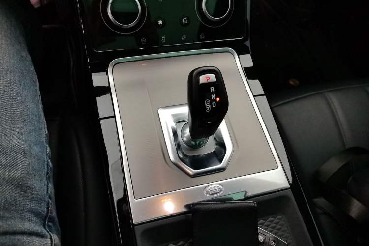 Used Land Rover Range Evoque 2020 249 PS Youth Edition Gear Lever