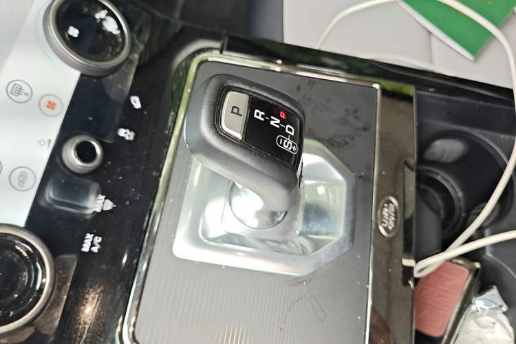 Used Land Rover Range Evoque 2020 249 PS R-DYNAMIC SE Sport Technology Edition Gear Lever