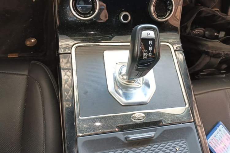 Used Land Rover Range Evoque 2020 249 PS R-DYNAMIC SE Sport Technology Edition Gear Lever