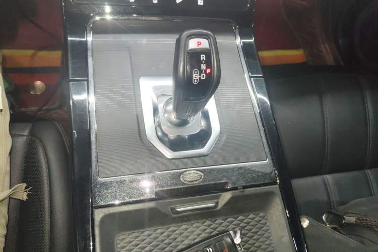 Used Land Rover Range Evoque 2020 249 PS R-DYNAMIC S Sport Edition Gear Lever
