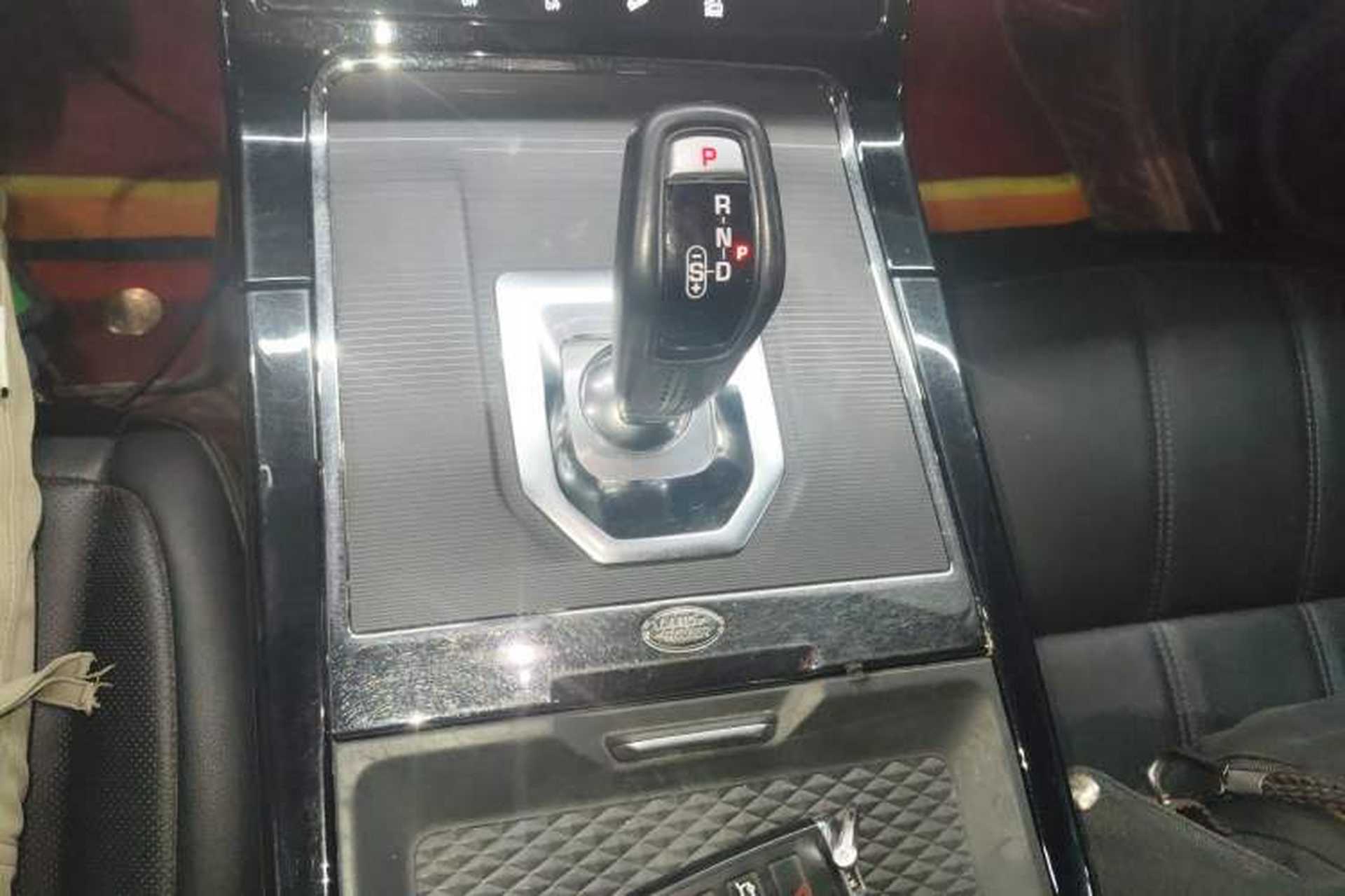 Used Land Rover Range Evoque 2020 249 PS R-DYNAMIC S Sport Edition Gear Lever