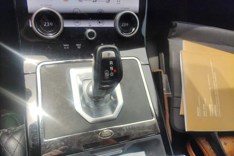 Used Land Rover Range Evoque 2020 249 PS R-DYNAMIC SE Sport Technology Edition Gear Lever