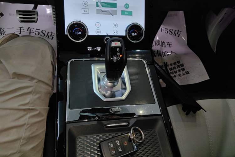 Used Land Rover Range Evoque 2020 249 PS R-DYNAMIC SE Sport Technology Edition Gear Lever