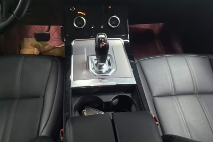 Used Land Rover Range Evoque 2020 249 PS Youth Edition Gear Lever