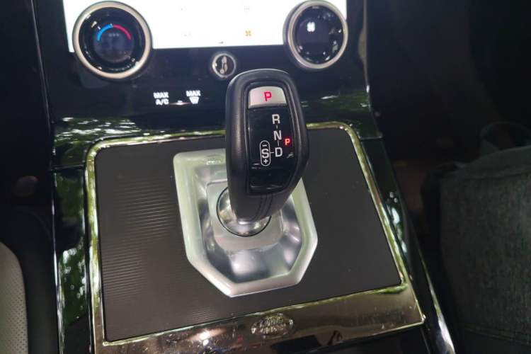 Used Land Rover Range Evoque 2020 249 PS R-DYNAMIC SE Sport Technology Edition Gear Lever