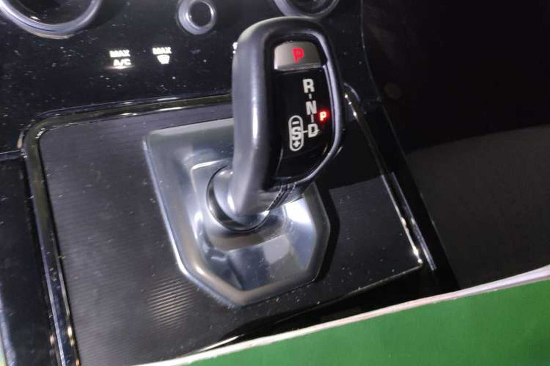 Used Land Rover Range Evoque 2020 249 PS Youth Edition Gear Lever
