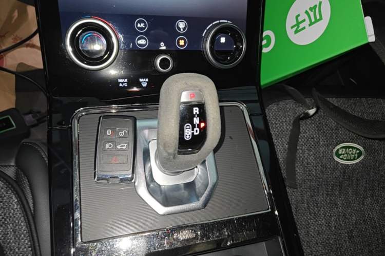 Used Land Rover Range Evoque 2020 249 PS R-DYNAMIC SE Sport Technology Edition Gear Lever