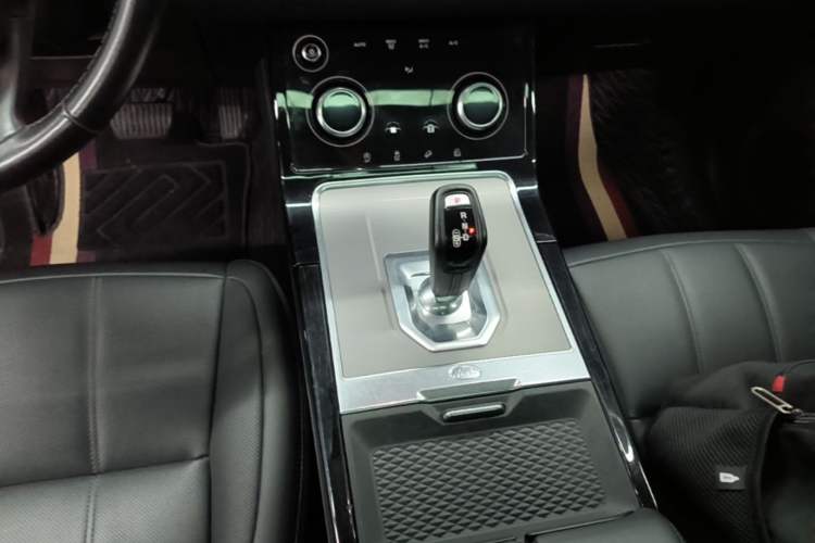 Used Land Rover Range Evoque 2020 249 PS Youth Edition Gear Lever