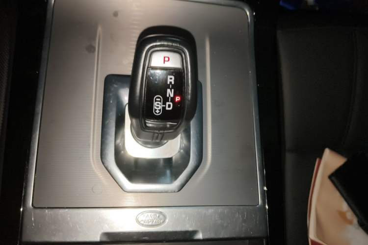 Used Land Rover Range Evoque 2020 249 PS Youth Edition Gear Lever