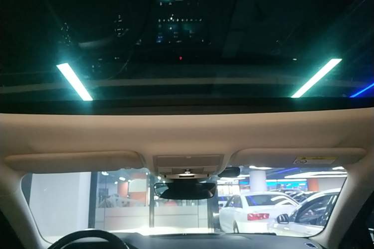 Used Land Rover Range Evoque 2020 249 PS R-DYNAMIC SE Sport Technology Edition Headliner