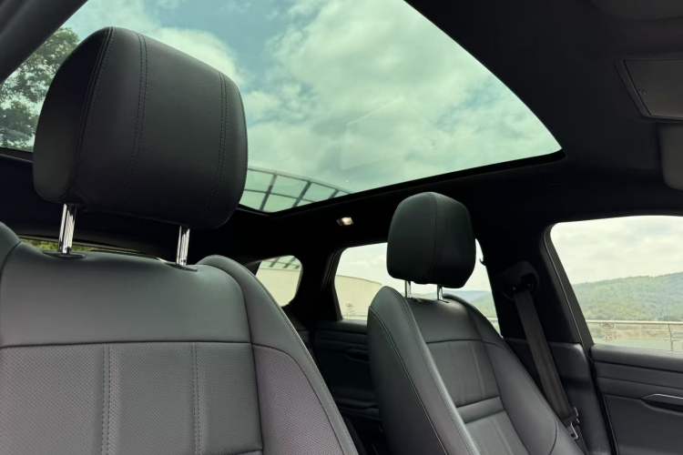 Used Land Rover Range Evoque 2020 249 PS R-DYNAMIC S Sport Edition Headliner