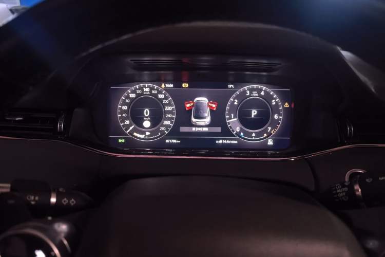 Used Land Rover Range Evoque 2020 249 PS R-DYNAMIC SE Sport Technology Edition Instrument Cluster