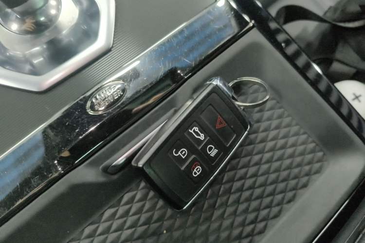 Used Land Rover Range Evoque 2020 249 PS R-DYNAMIC SE Sport Technology Edition Interior 1