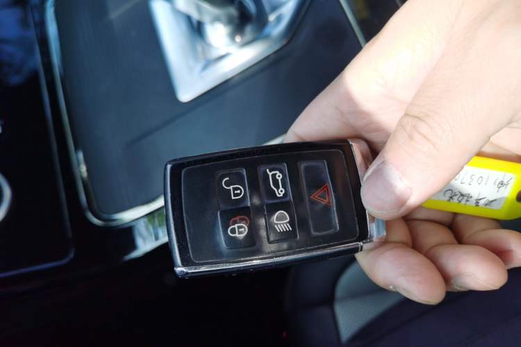 Used Land Rover Range Evoque 2020 249 PS R-DYNAMIC S Sport Edition Interior 1