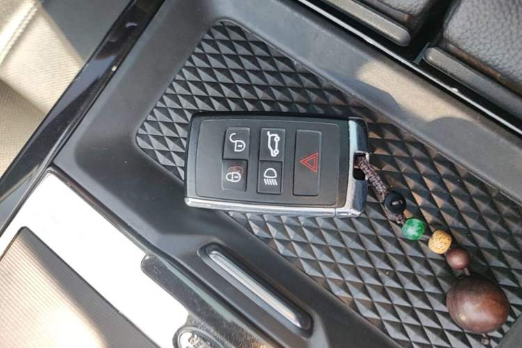 Used Land Rover Range Evoque 2020 249 PS R-DYNAMIC S Sport Edition Interior 1