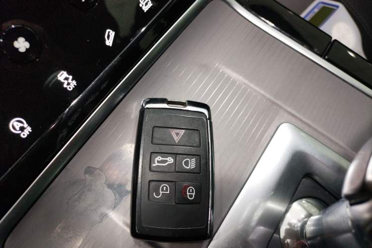Used Land Rover Range Evoque 2020 249 PS Youth Edition Interior 1