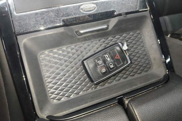 Used Land Rover Range Evoque 2020 249 PS R-DYNAMIC S Sport Edition Interior 1
