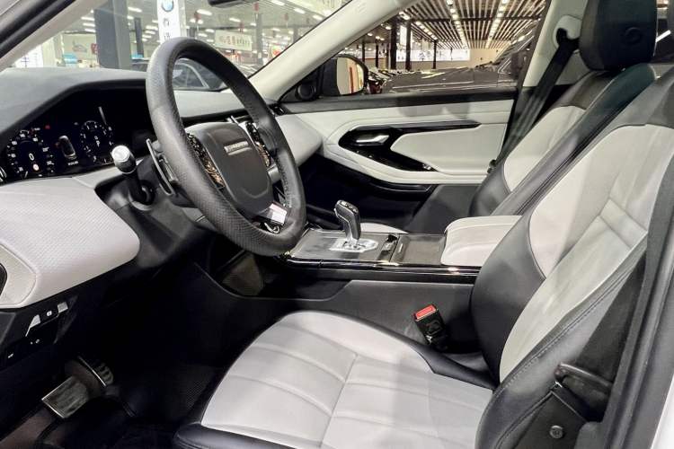 Used Land Rover Range Evoque 2020 249 PS R-DYNAMIC S Sport Edition Interior 1