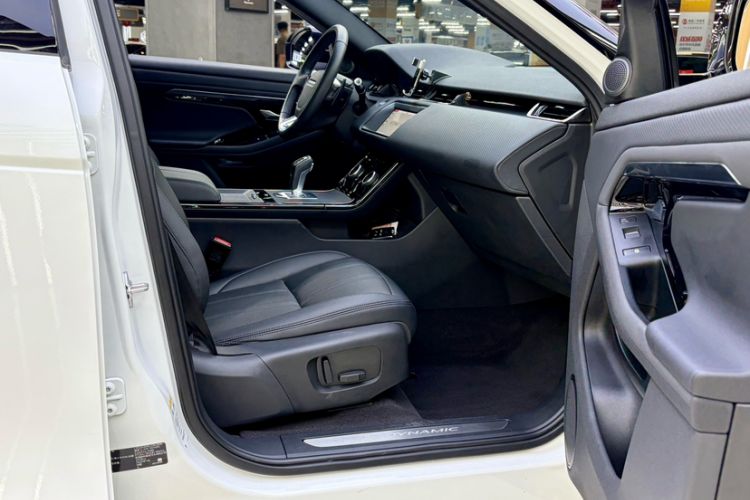 Used Land Rover Range Evoque 2020 249 PS R-DYNAMIC S Sport Edition Interior 10