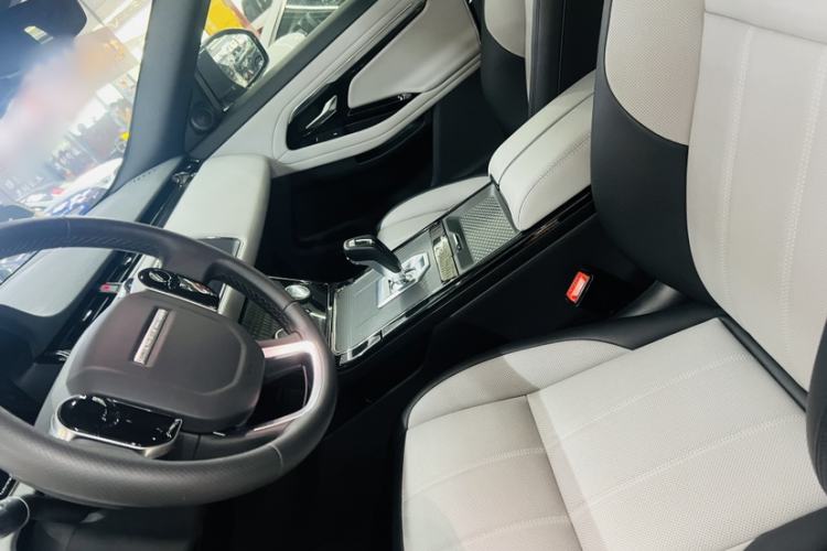 Used Land Rover Range Evoque 2020 249 PS R-DYNAMIC S Black Edition Sport Version Interior 2