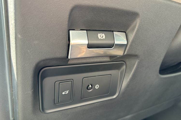 Used Land Rover Range Evoque 2020 249 PS R-DYNAMIC SE Sport Technology Edition Interior 2