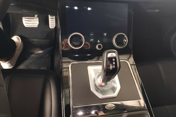 Used Land Rover Range Evoque 2020 249 PS R-DYNAMIC SE Sport Technology Edition Interior 3