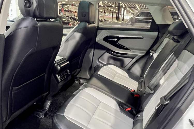 Used Land Rover Range Evoque 2020 249 PS R-DYNAMIC S Sport Edition Interior 3