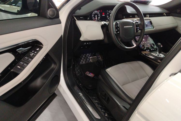 Used Land Rover Range Evoque 2020 249 PS R-DYNAMIC S Sport Edition Interior 3
