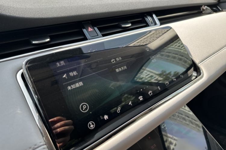 Used Land Rover Range Evoque 2020 249 PS R-DYNAMIC SE Sport Technology Edition Interior 4