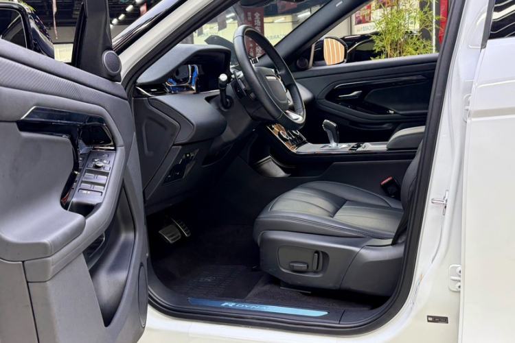 Used Land Rover Range Evoque 2020 249 PS R-DYNAMIC S Sport Edition Interior 6