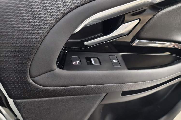 Used Land Rover Range Evoque 2020 249 PS R-DYNAMIC S Sport Edition Interior 7
