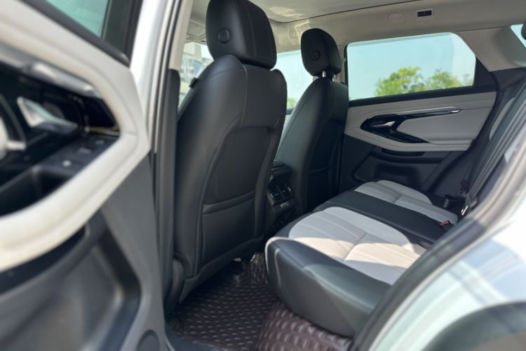 Used Land Rover Range Evoque 2020 249 PS R-DYNAMIC SE Sport Technology Edition Interior 7