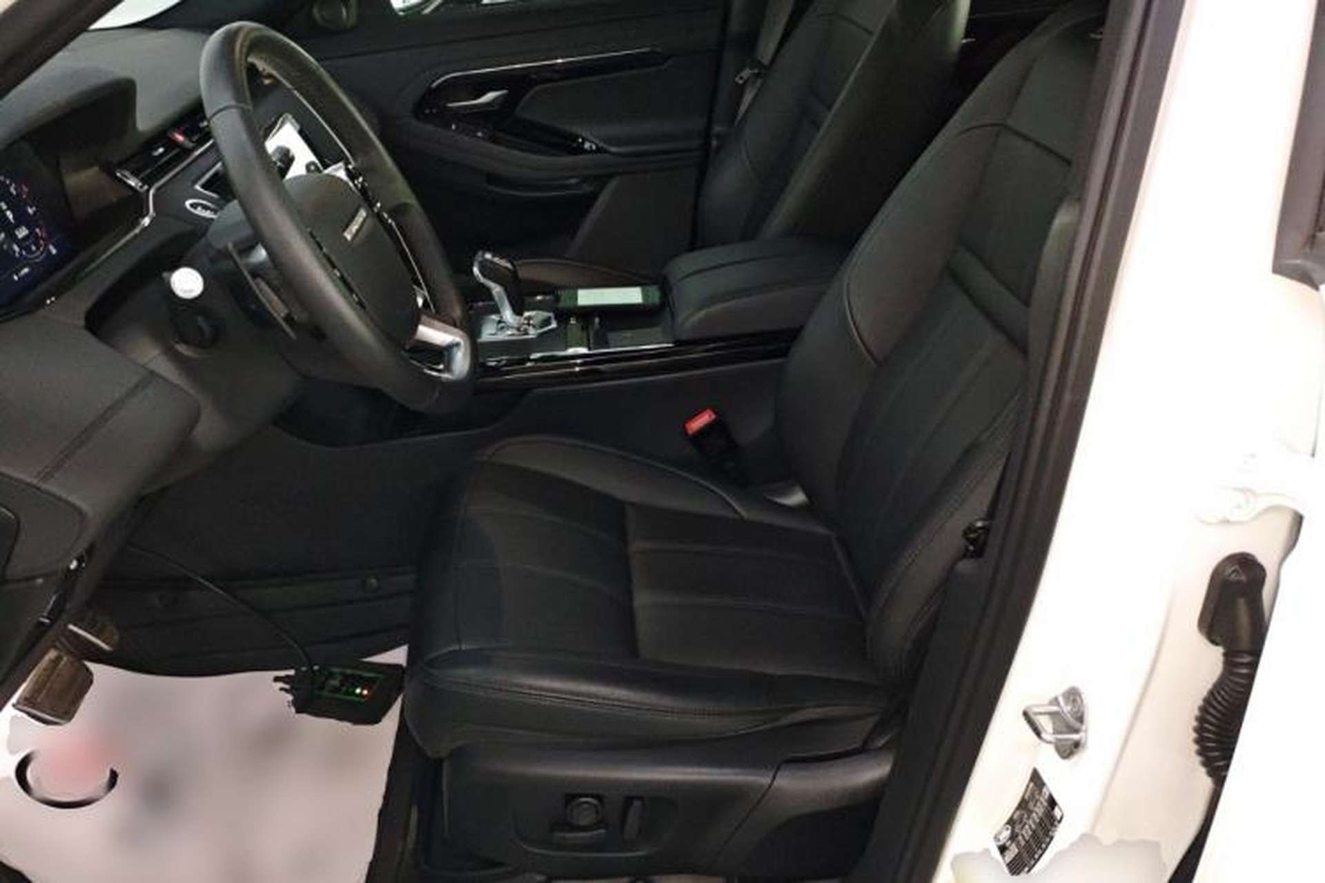 Used Land Rover Range Evoque 2020 249 PS R-DYNAMIC S Blackened Sport Technology Edition Left Front Seat