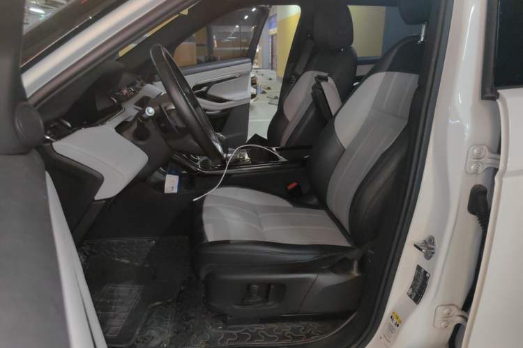 Used Land Rover Range Evoque 2020 249 PS R-DYNAMIC SE Sport Technology Edition Left Front Seat