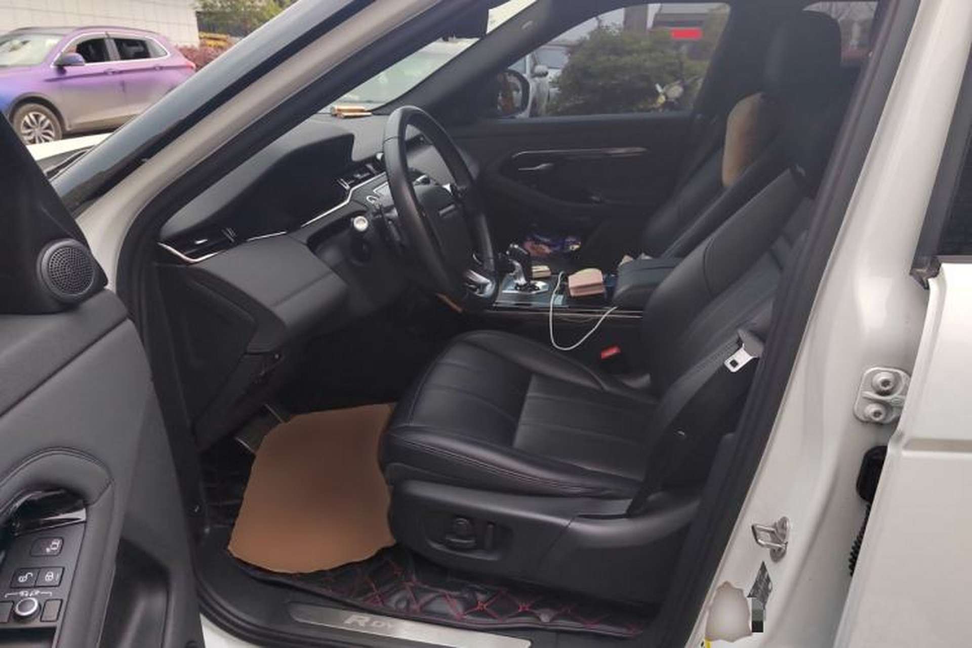 Used Land Rover Range Evoque 2020 249 PS R-DYNAMIC SE Sport Technology Edition Left Front Seat