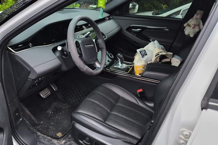 Used Land Rover Range Evoque 2020 249 PS R-DYNAMIC S Blackened Sport Technology Edition Left Front Seat