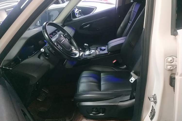 Used Land Rover Range Evoque 2020 249 PS R-DYNAMIC SE Sport Technology Edition Left Front Seat