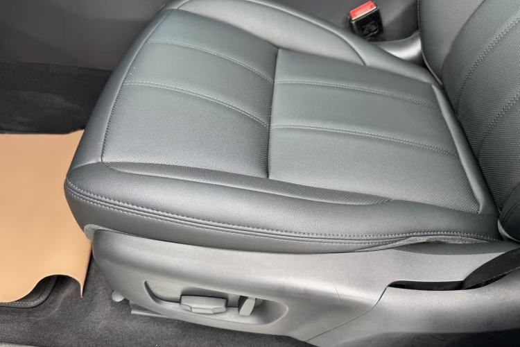 Used Land Rover Range Evoque 2020 249 PS R-DYNAMIC S Sport Edition Left Front Seat