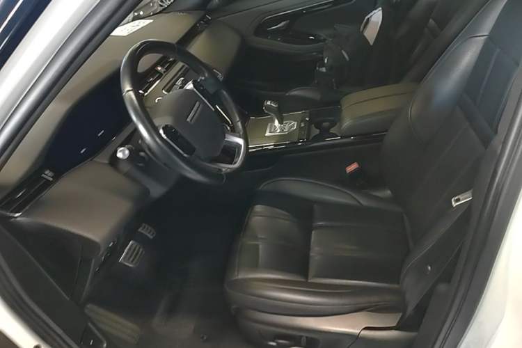 Used Land Rover Range Evoque 2020 249 PS R-DYNAMIC S Sport Edition Left Front Seat