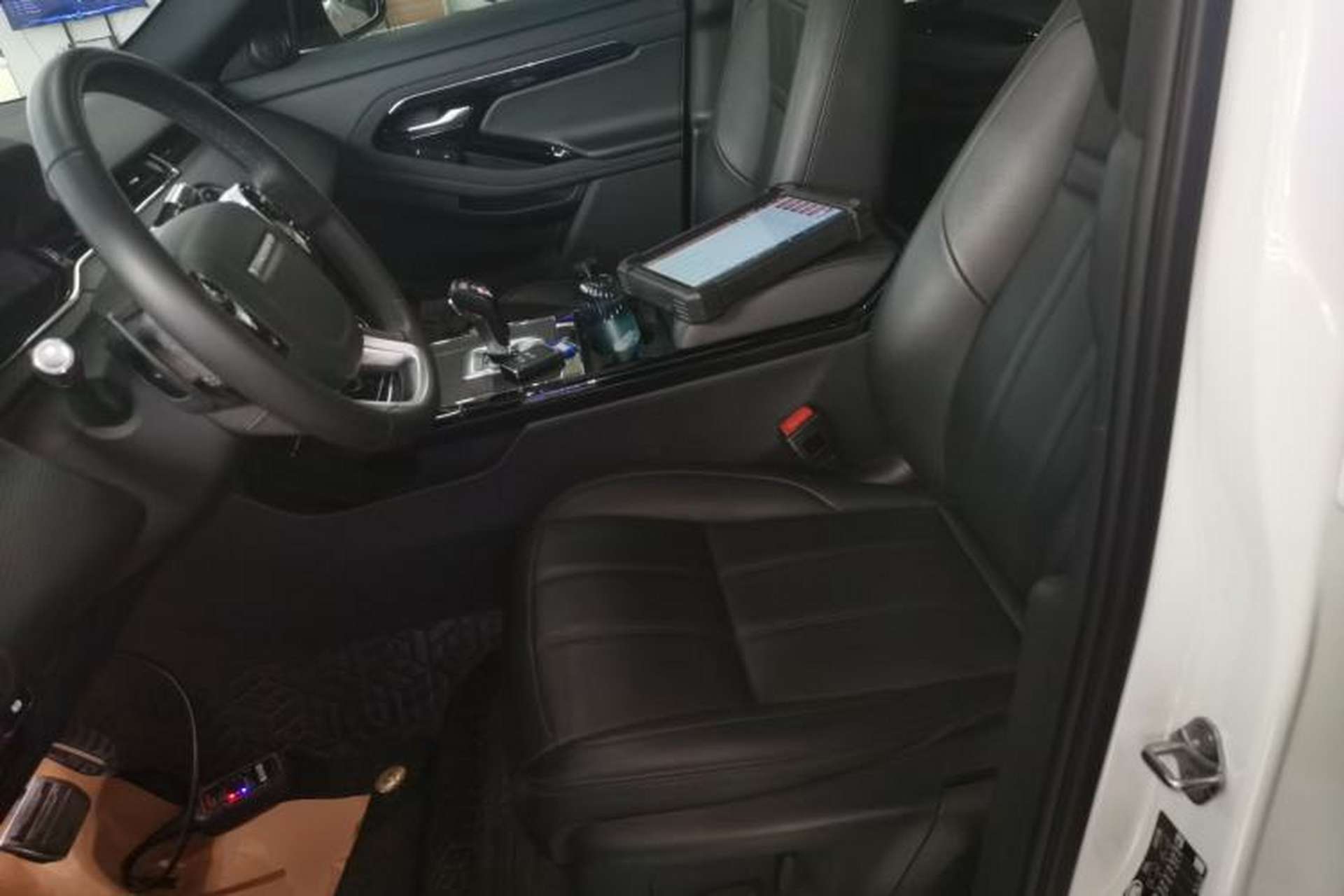Used Land Rover Range Evoque 2020 249 PS R-DYNAMIC S Black Edition Sport Version Left Front Seat
